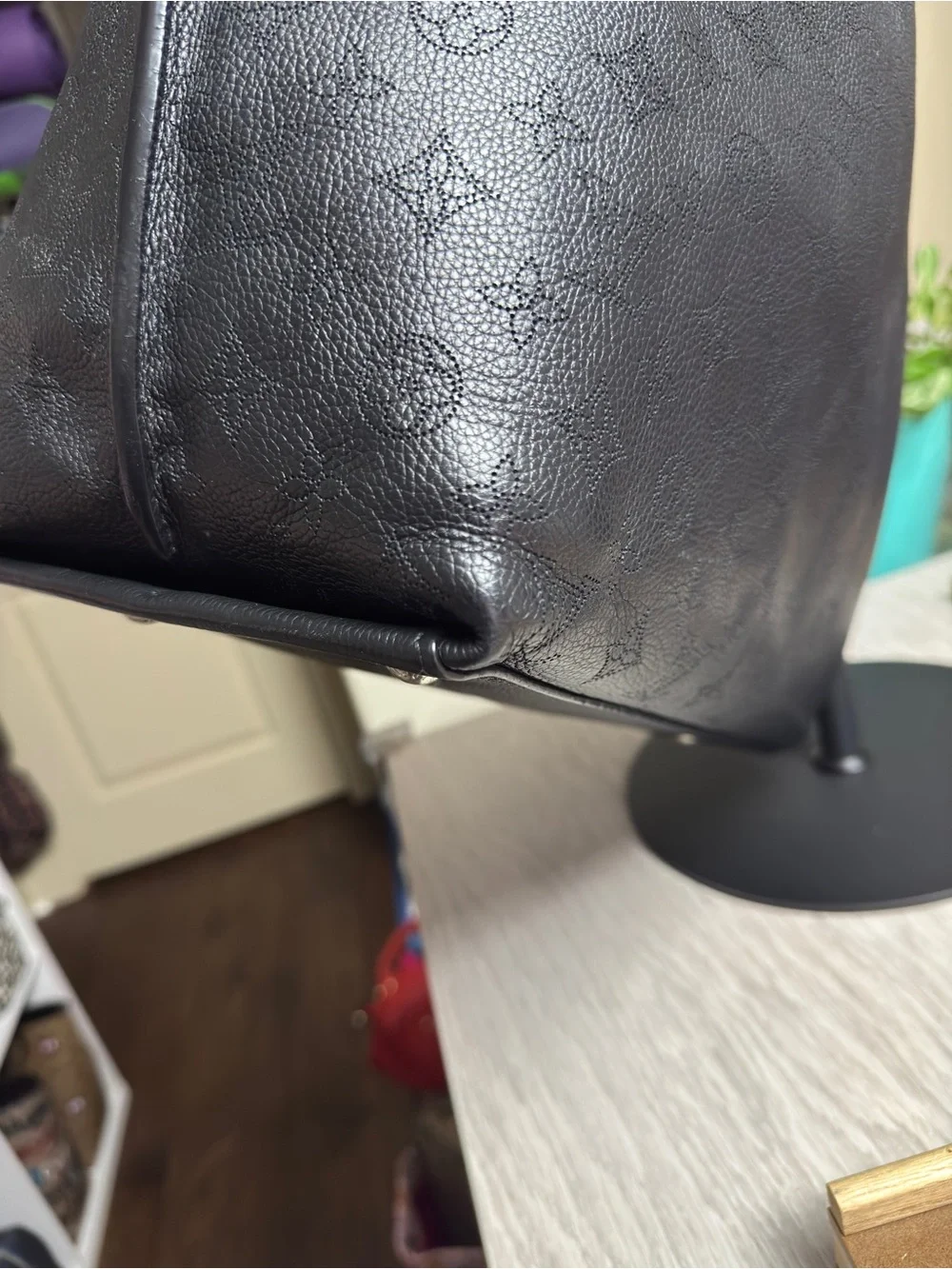 Louis Vuitton Carmel hobo in black mahina leather